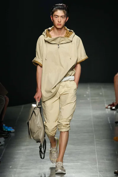 Look 27